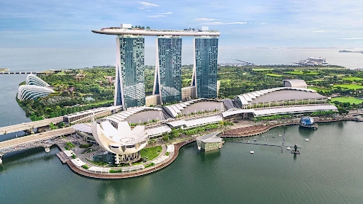 Located in the heart of Singapore’s Marina Bay, the Marina Skye Residences is a 68-story glass tower.