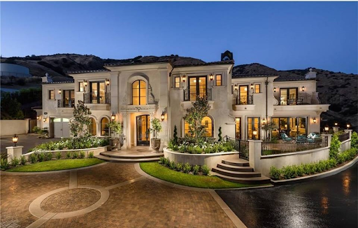 U Wang Young's exceptional contributions to the real estate and luxury travel industries